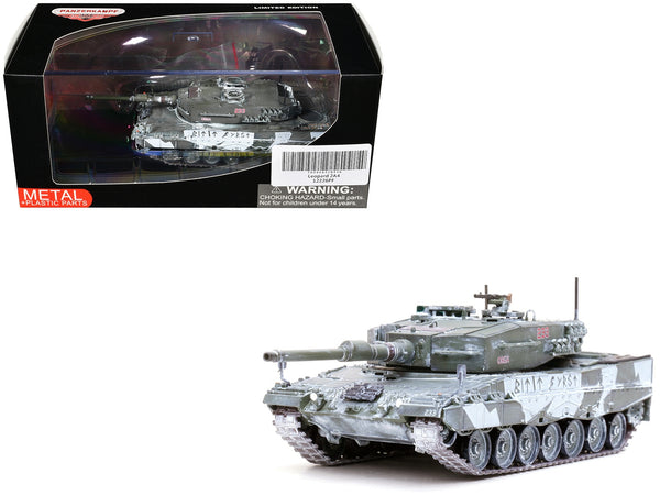 Leopard 2A4 Main Battle Tank with Snorkel "Winter Camouflage" Norwegian Army "Armor Premium" Series 1/72 Diecast Model by Panzerkampf