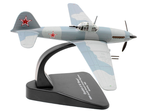 Ilyushin Il-10 "Beast" War Plane 108th Guards Assault Aviation Regiment Germany (1945) "Oxford Aviation" Series 1/72 Diecast Model Airplane by Oxford Diecast