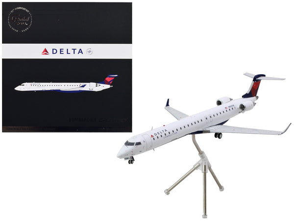 Bombardier CRJ900 Commercial Aircraft "Delta Air Lines - Delta Connection" (N800SK) White with Blue and Red Tail "Gemini 200" Series 1/200 Diecast Model Airplane by GeminiJets