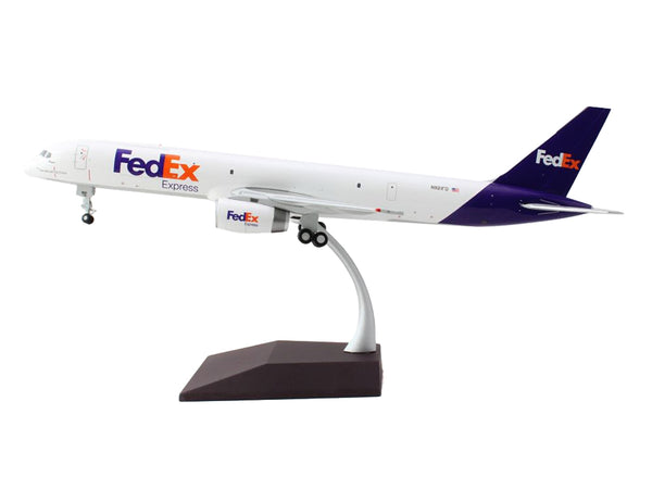 Boeing 757-200F Commercial Aircraft "FedEx (Federal Express)" (N921FD) White with Purple Tail "Gemini 200" Series 1/200 Diecast Model Airplane by GeminiJets