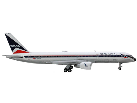 Boeing 757-200 Commercial Aircraft "Delta Air Lines" (N607DL) White with Blue Stripes 1/400 Diecast Model Airplane by GeminiJets