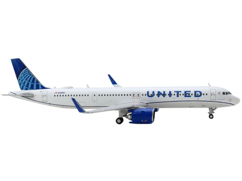 Airbus A321neo Commercial Aircraft "United Airlines" White with Blue Tail 1/400 Diecast Model Airplane by GeminiJets