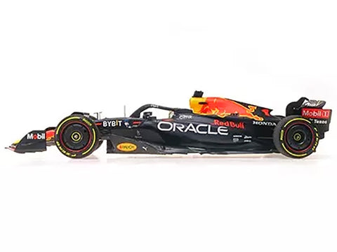 Red Bull Racing RB18 #1 Max Verstappen "Oracle" Winner F1 Formula One "Abu Dhabi GP" (2022) with Driver Limited Edition to 432 pieces Worldwide 1/18 Diecast Model Car by Minichamps