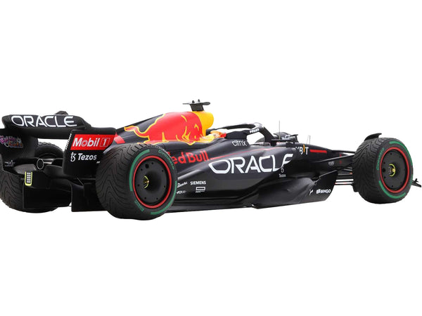 Red Bull Racing RB18 #1 Max Verstappen "Oracle" Winner Formula One F1 Japanese GP (2022) with Acrylic Display Case 1/18 Model Car by Spark