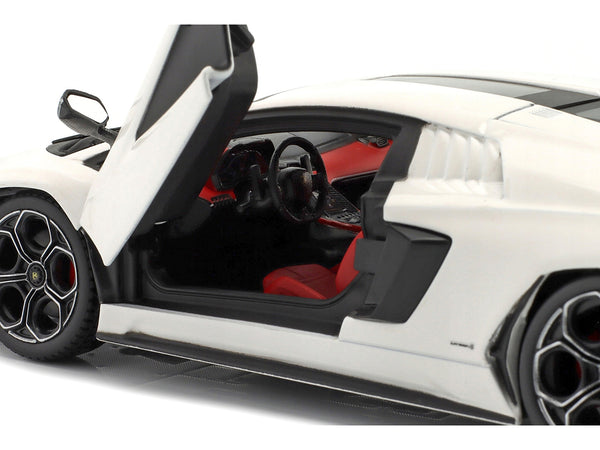 Lamborghini Countach LPI 800-4 White 1/24 Diecast Model Car by Bburago