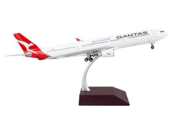 Airbus A330-300 Commercial Aircraft "Qantas Airways - Spirit of Australia" White with Red Tail "Gemini 200" Series 1/200 Diecast Model Airplane by GeminiJets