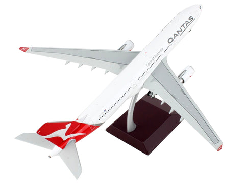 Airbus A330-300 Commercial Aircraft "Qantas Airways - Spirit of Australia" White with Red Tail "Gemini 200" Series 1/200 Diecast Model Airplane by GeminiJets