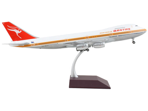 Boeing 747-200 Commercial Aircraft "Qantas Airways Australia" White with Orange Stripes and Red Tail "Gemini 200" Series 1/200 Diecast Model Airplane by GeminiJets
