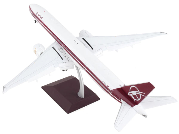 Boeing 777-300ER Commercial Aircraft with Flaps Down "Qatar Airways" White with Dark Red Stripes "Gemini 200" Series 1/200 Diecast Model Airplane by GeminiJets