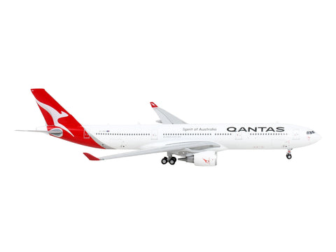 Airbus A330-300 Commercial Aircraft "Qantas Airways - Spirit of Australia" White with Red Tail 1/400 Diecast Model Airplane by GeminiJets