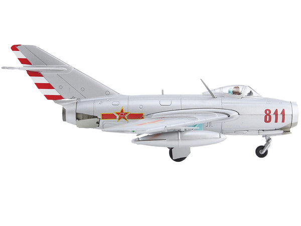 Mikoyan-Gurevich MiG-15Bis Fighter Aircraft "811 72nd Guards Fighter Aviation Regiment (GVIAP) Early Soviet Fighter" Soviet Air Force "Air Power Series" 1/72 Diecast Model by Hobby Master