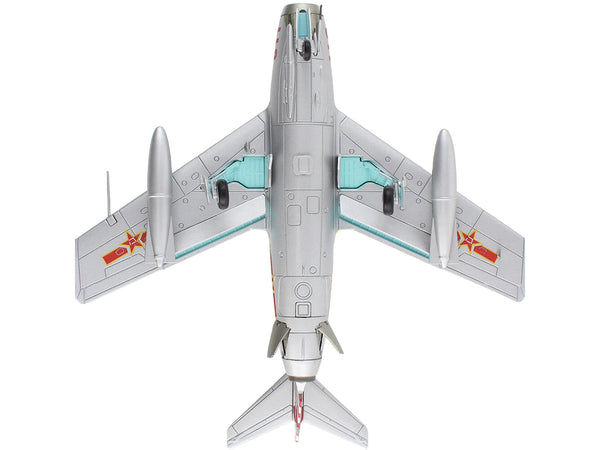 Mikoyan-Gurevich MiG-15Bis Fighter Aircraft "811 72nd Guards Fighter Aviation Regiment (GVIAP) Early Soviet Fighter" Soviet Air Force "Air Power Series" 1/72 Diecast Model by Hobby Master